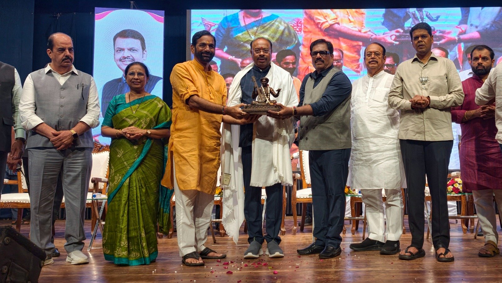 महाराष्ट्रात लवकरच ‘लॅण्ड टायटलिंग ॲक्ट’चा ऐतिहासिक निर्णय, महसूलमंत्री चंद्रशेखर बावनकुळे यांची ठाण्यात घोषणा  ..ठाणे डिस्ट्रिक्ट हाऊसिंग फेडरेशन आणि ‘ठाणे शहर सोसायटी मंच’च्या संयुक्त विद्यमाने महसुल मंत्र्यांचा सत्कार!