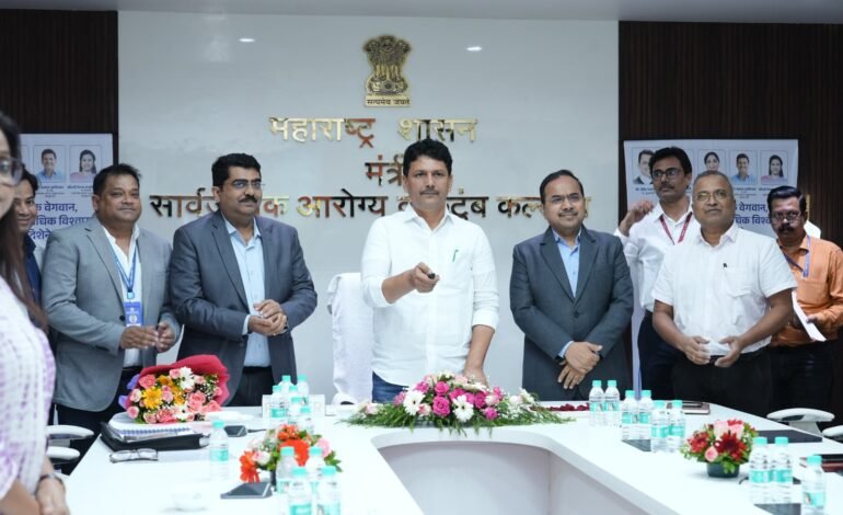 सरकारची रुग्णवाहिका सेवा अधिक जलध होणार… 102 रुग्णवाहिकासाठी “कॅशलेस पेट्रोकार्ड’ या नाविन्यपूर्ण तंत्रस्नेही सुविधेचे आरोग्यमंत्र्यांचे हस्ते उद्घाटन!