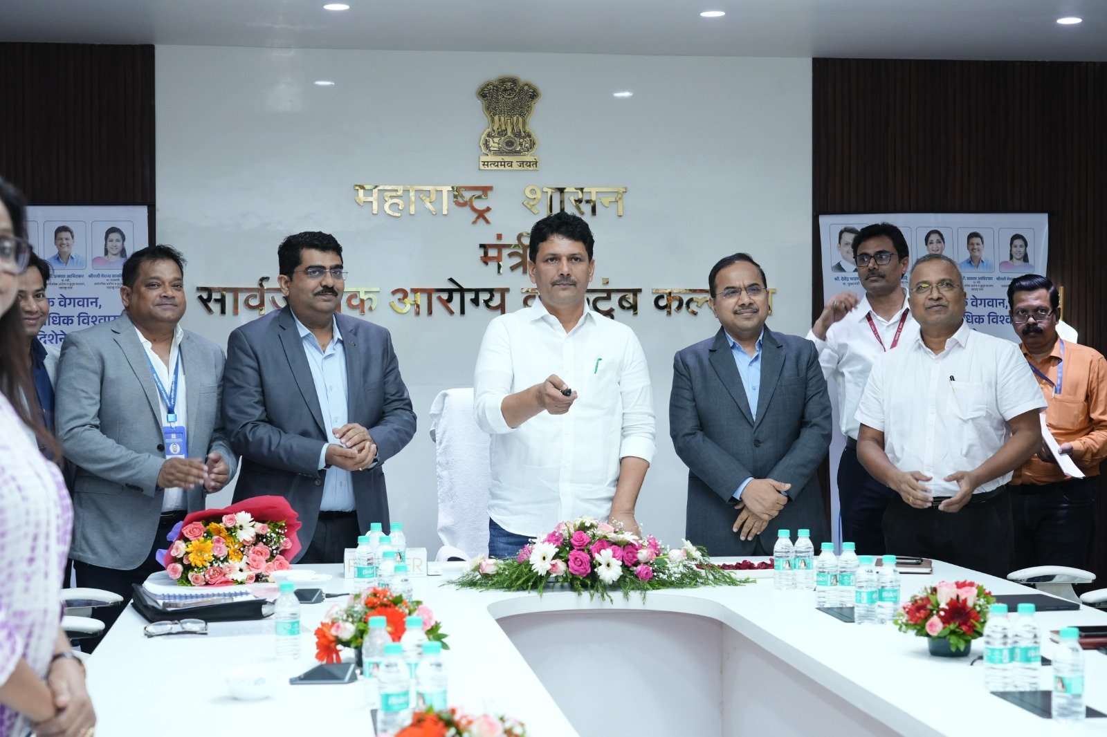 सरकारची रुग्णवाहिका सेवा अधिक जलध होणार… 102 रुग्णवाहिकासाठी “कॅशलेस पेट्रोकार्ड’ या नाविन्यपूर्ण तंत्रस्नेही सुविधेचे आरोग्यमंत्र्यांचे हस्ते उद्घाटन!