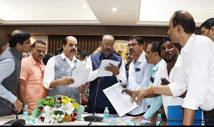 ठाण्यात उभे राहणार भव्य पत्रकार भवन..  गावदेवी येथील पत्रकार भवनाची जागा ठाणे शहर दैनिक पत्रकार संघाला देण्याचा होणार निर्णय!