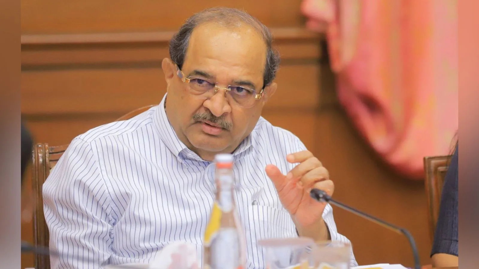 मनोज जरांगे पाटील यांच्या इशाऱ्यानंतर सरकार ॲक्शन मोडमध्ये, मराठा आरक्षणासंदर्भातील निर्णयांना वेग!