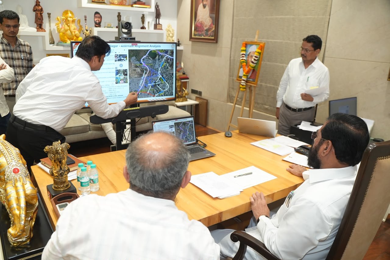 ठाणे अंतर्गत मेट्रो प्रकल्पाबाबत सर्वांना विश्वासात घेऊन प्रकल्प पुढे नेणार…लाखो ठाणेकरांच्या सोयीसाठीच अंतर्गत मेट्रो प्रकल्पाला मंजुरी;लोकप्रतिनिधी आणि स्थानिक नागरिकांच्या मनातील प्रश्नांना उत्तरे देण्यासाठी व्यापक जनजागृती करणार! – उपमुख्यमंत्री एकनाथ शिंदे.