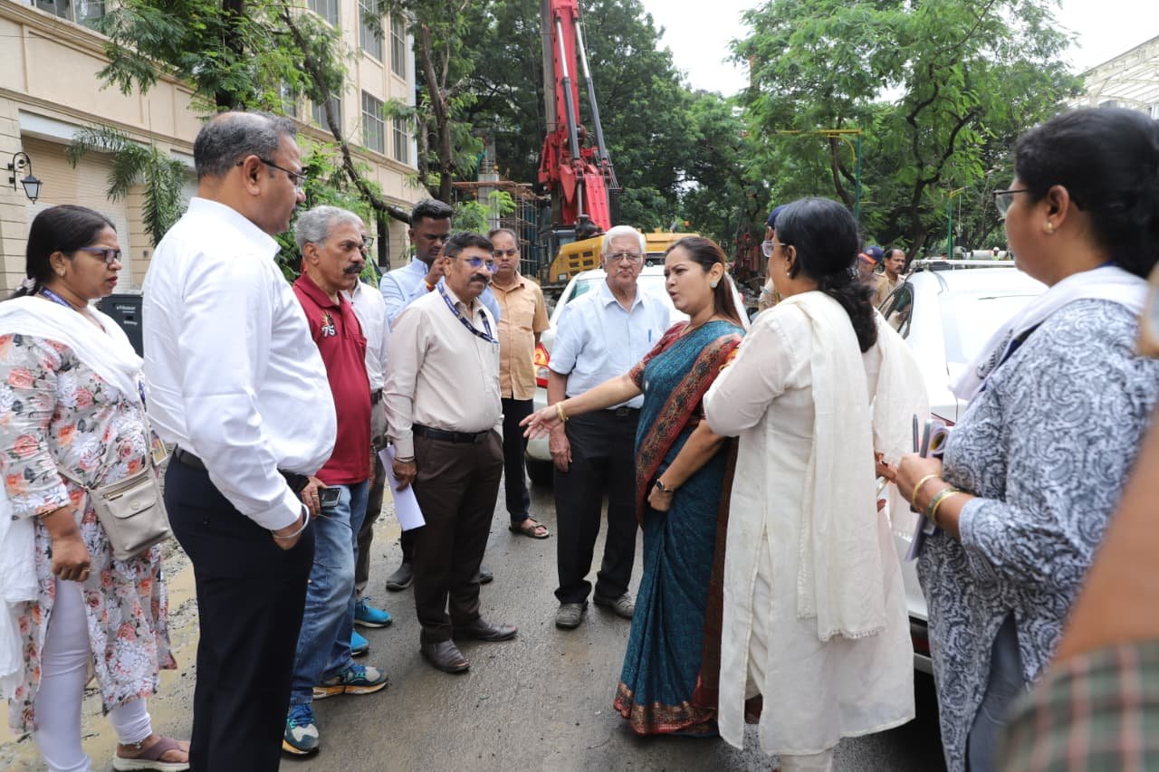 महापौर शर्मिला पिंपळोलकर यांनी केली मॅरेथॉन स्पर्धा मार्गाची पाहणी…स्पर्धा मार्गावरील आवश्यक ती सर्व कामे तातडीने पूर्ण करण्याच्या प्रशासनास सूचना!