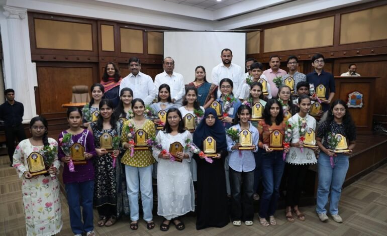 गुणवंत विद्यार्थ्यांना प्रोत्साहन देण्यासाठी ठाणे महापालिका नेहमीच कटिबद्ध : महापौर शर्मिला पिंपळोलकर!