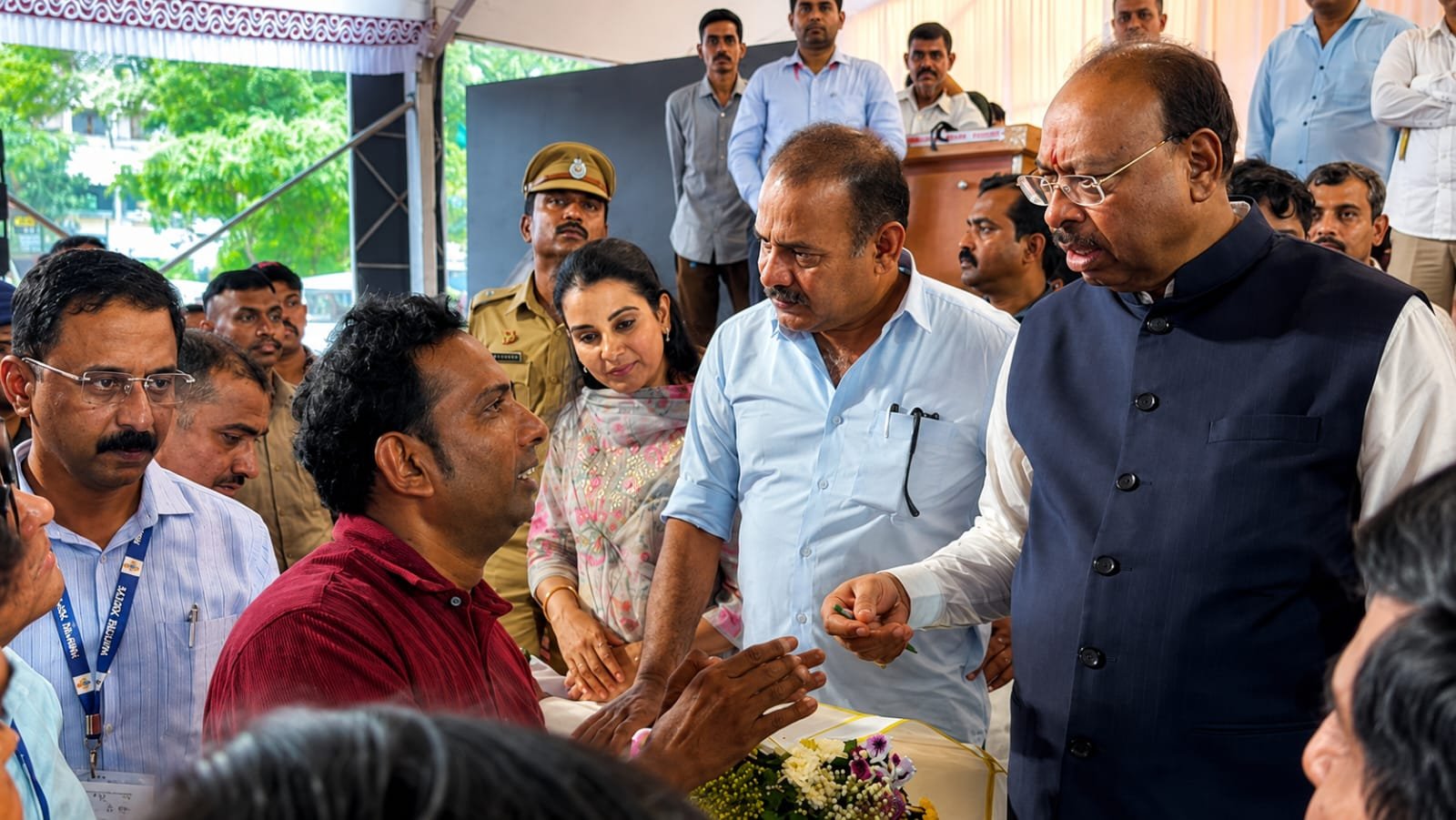 रायगडातही उभारणार भव्य पत्रकार भवन; पत्रकार धम्मशील सावंत यांची थेट महसूलमंत्र्यांकडे मागणी महसूल मंत्री चंद्रशेखर बावनकुळे यांची सकारात्मक घोषणा,पत्रकारांच्या मागणीला मिळाला प्रतिसाद!
