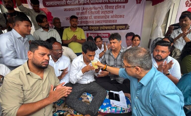 Thane: डाॅ.जितेंद्र आव्हाड आणि मनोज प्रधान यांनी सोडविले संगम डोंगरे यांचे उपोषण… डोंगरे यांची प्रकृती खालावली; मागण्यांबाबत राष्ट्रवादी (श.प) चे नगरसेवक सभागृहात आवाज उठवणार!