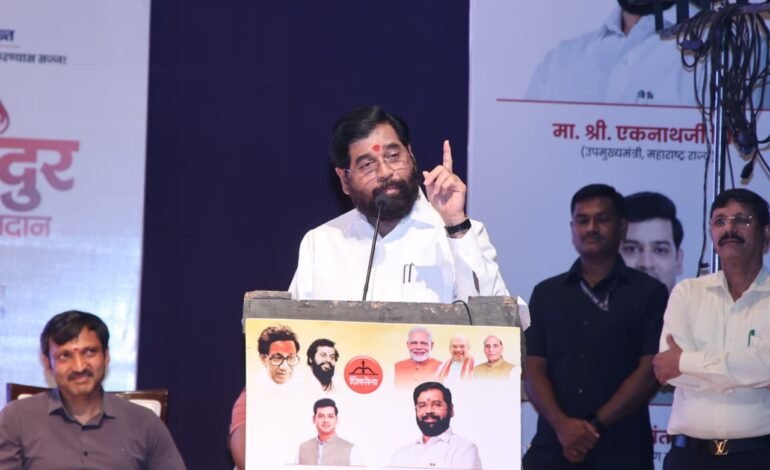 Delhi: ९ हजारांवरून साडेसोळा हजार जवानांसाठी महाराष्ट्राचा ‘रक्तसंकल्प’ दुपटीने बळकट…‘सिंदूर महारक्तदान यात्रेतून राष्ट्रसेवेचा नवा विक्रम; रक्तवीरांना उपमुख्यमंत्री एकनाथ शिंदेंचा सलाम…क्रीडासनेचे प्रमुख डबल हिंदकेसरी चंद्रहार पाटील यांचे शिंदे यांनी केले विशेष कौतुक”अभिमान मराठी अभिजात मराठी” कार्यक्रम उत्साहात संपन्न!
