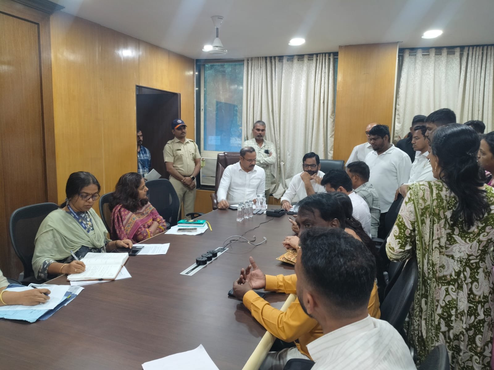 Thane ११ : कंत्राटी कामगारांच्या ग्रॅज्युटीतील कोट्यवधींच्या कथित अनियमिततेची चौकशी करा… आमदार संजय केळकर यांची मागणी..