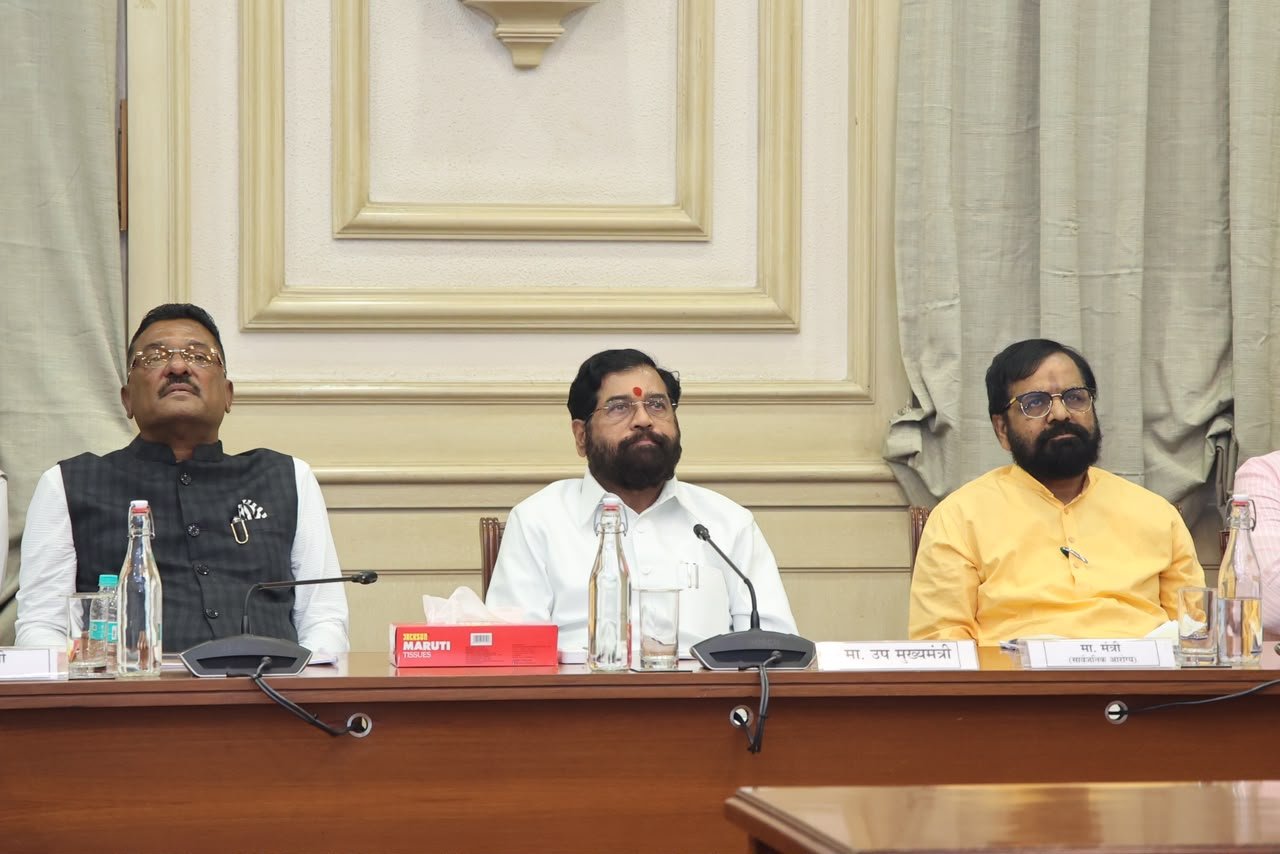 Mumbai: एसटीच्या जागांवर उभ्या राहणाऱ्या स्थानकांच्या इमारती ‘आयकॉनिक’ असाव्यात; उपमुख्यमंत्री एकनाथ शिंदे यांचे निर्देश..१४७ बसस्थानकांच्या पुनर्विकासातून एसटीला आर्थिकदृष्ट्या सक्षम करण्याचा प्रयत्न!