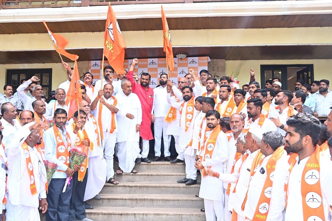Nanded: नांदेडमध्ये शिवसेनेला नवे बळ; शिंदेंच्या उपस्थितीत विविध पक्षांतील पदाधिकारी-कार्यकर्त्यांचा शिवसेनेमध्ये पक्षप्रवेश…शंकरअण्णा धोंडगे यांच्या मार्गदर्शनाखाली, बालाजी कल्याणकर यांच्या नेतृत्वात असंख्य कार्यकर्ते शिवसेनेत!
