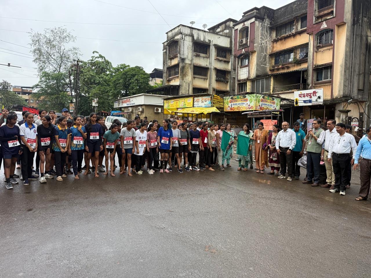 Thane:आंतरराष्ट्रीय युवा दिनानिमित्त साकेत महाविद्यालयात जनजागृती रॅली व रेड रन स्पर्धा उत्साहात संपन्न!