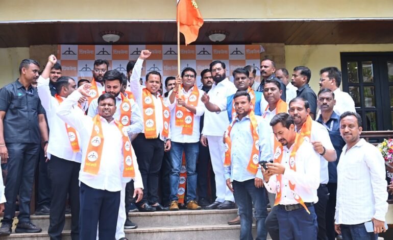 काँग्रेसला विदर्भात मोठा धक्का; दर्यापूरच्या नगराध्यक्षांच्यासह १९ नगरसेवकांचा शिवसेनेत प्रवेश; आमदार आणि माजी मंत्री बच्चू कडू यांच्या नेतृत्वात नंदनवन येथे पक्षप्रवेश संपन्न…विकासासाठी निधी कमी पडू दिला जाणार नाही अशी उपमुख्यमंत्री एकनाथ शिंदे यांची ग्वाही!