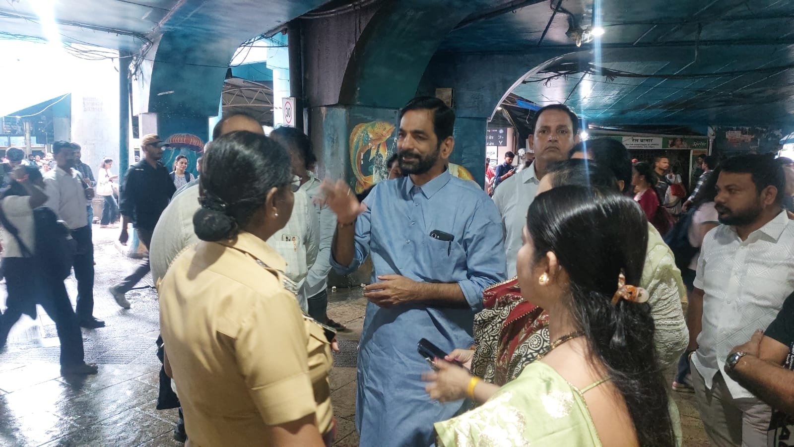 Thane: ठाणे स्टेशन परिसरातील बंद मार्गिका खुली, वाहतूक मोकळी..संयुक्त दौऱ्यात आमदार संजय केळकर यांनी वाहतुकीचा घेतला आढावा!