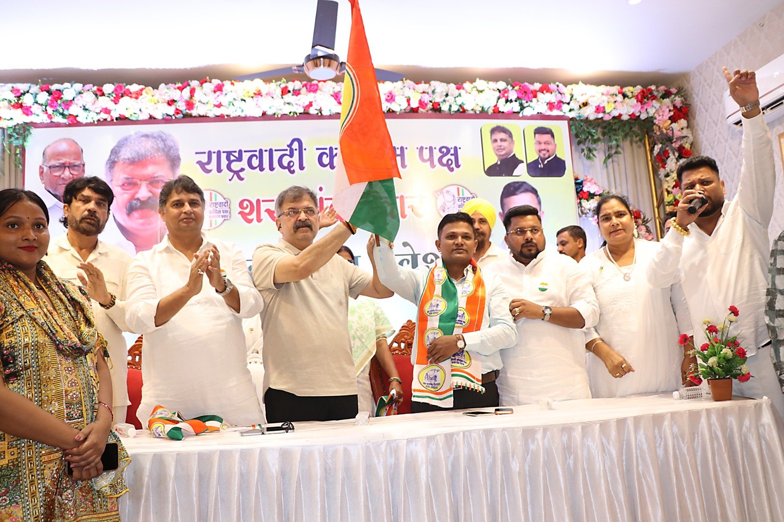 Thane: राष्ट्रवादी काँग्रेस-शरदचंद्र पवार पक्षात इनकमिंग सुरू.. बिपीन गेहलोत यांच्यासह शेकडो कार्यकर्त्यांचा प्रवेश ;आरक्षणाच्या विरोधात बोलणारे आपले शत्रू – डाॅ.जितेंद्र आव्हाड!