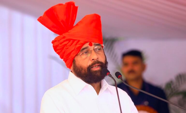 Thane: विकसित भारताच्या निर्मितीत महाराष्ट्र अग्रस्थानी…ठाणे जिल्ह्याच्या विकासाला मिळणार नवी गती; 80 व्या स्वातंत्र्यदिनानिमित्त ठाणे जिल्हाधिकारी कार्यालयात उपमुख्यमंत्री एकनाथ शिंदे यांच्या हस्ते ध्वजारोहण!