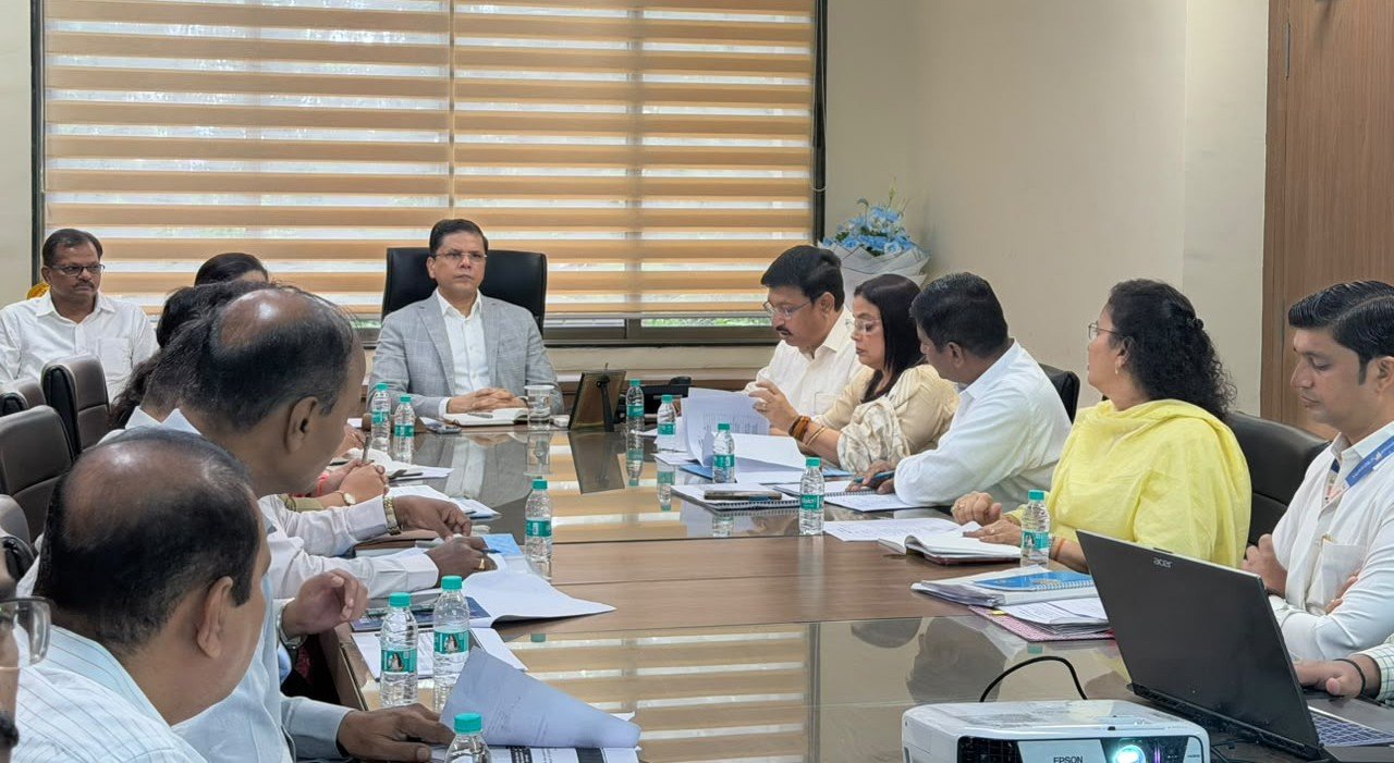 Thane: एसआरएच्या विविध प्रकल्पांना गती देण्याचे मुख्य कार्यकारी अधिकारी सौरभ राव यांचे निर्देश…विविध विभागांच्या कामकाजाचा व प्रकल्पांच्या सद्यस्थितीचा घेतला आढावा!