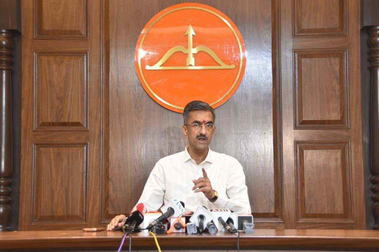Mumbai – धनुष्यबाण हे चिन्ह हिंदुहृदयसम्राट शिवसेनाप्रमुख स्वर्गीय बाळासाहेब ठाकरे देवार्‍यात ठेवत असत; ते गोठवण्याची उबाठाची मागणी शिवसैनिकांच्या भावना दुखावणारी- मंत्री शंभूराज देसाई!