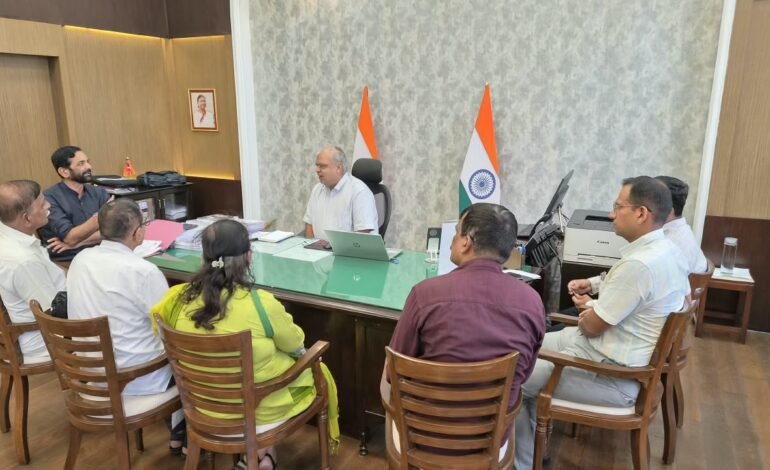 Thane: रेल्वेलगतच्या बांदल चाळीचे आधी पुनर्वसन, नंतर निष्कासन..आमदार संजय केळकर यांची यशस्वी मध्यस्थी!