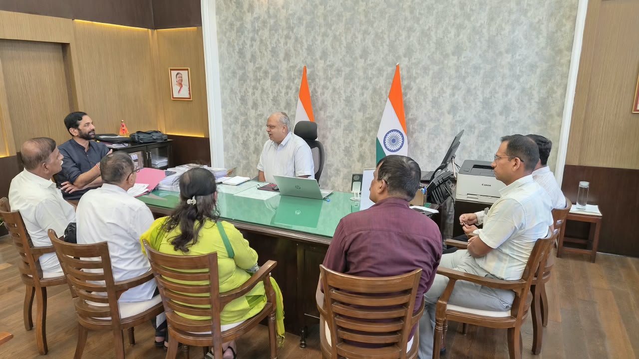 Thane: रेल्वेलगतच्या बांदल चाळीचे आधी पुनर्वसन, नंतर निष्कासन..आमदार संजय केळकर यांची यशस्वी मध्यस्थी!