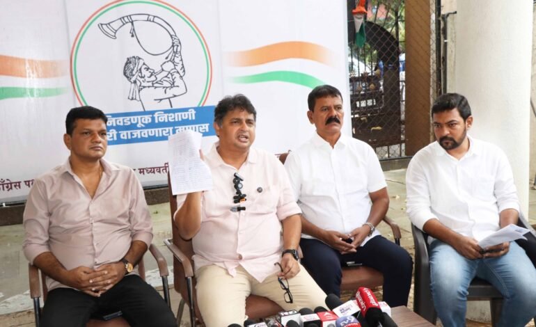 Thane – क्लस्टर कंपनीविरोधातील मोर्चाला परवानगी नाकारली …ठाण्यातील लोकशाहीचा मुडदा पाडला जातोय – मनोज प्रधान;  कंपनीच्या सांगण्यावरूनच दिली नोटीस..सापाच्या शेपटीवर पाय दिल्यानेच परवानगी नाकारली 27 ऑगस्टला मोर्चा निघणारच!