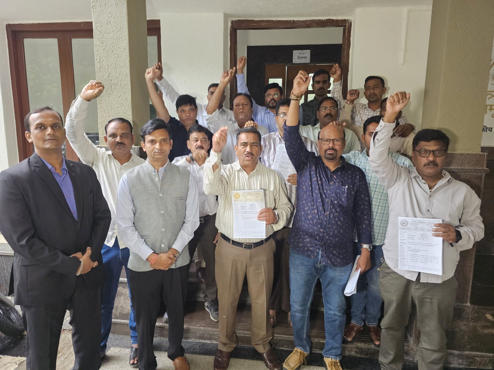 Thane: ८६ हजार कोटींच्या थकबाकी प्रकरणी महाराष्ट्र राज्य कंत्राटदार महासंघ आक्रमक…सहा कंत्राटदारांच्या आत्महत्येला जबाबदार कोण – मिलिंद भोसले;शेवटी लढाई रस्त्यावरती उतरवून करावी लागेल- मंगेश आवळे!
