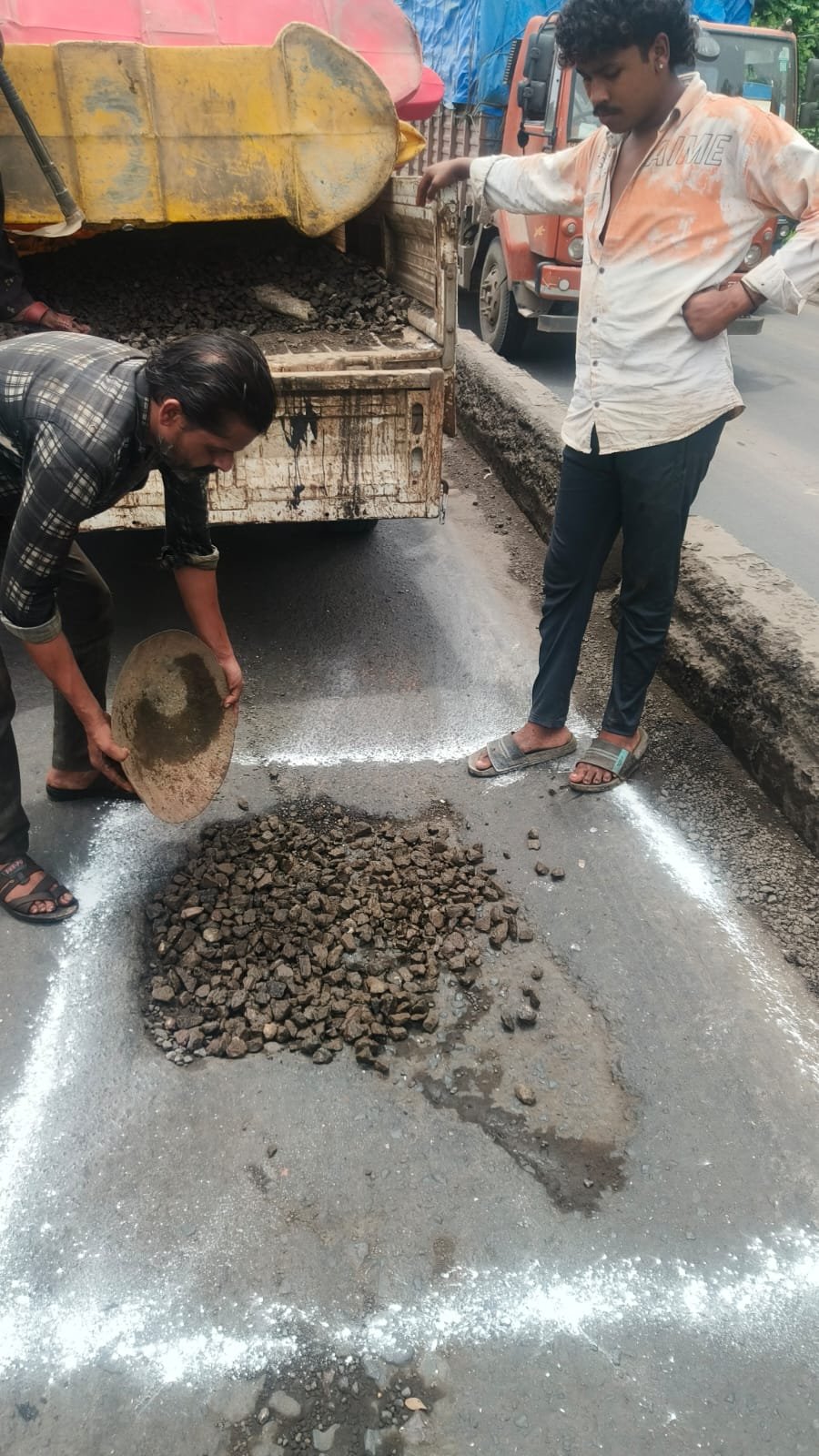 Thane: गणेशोत्सवाच्या पार्श्वभूमीवर ठाणे महापालिकेची खड्डे बुजविण्याची विशेष मोहीम!