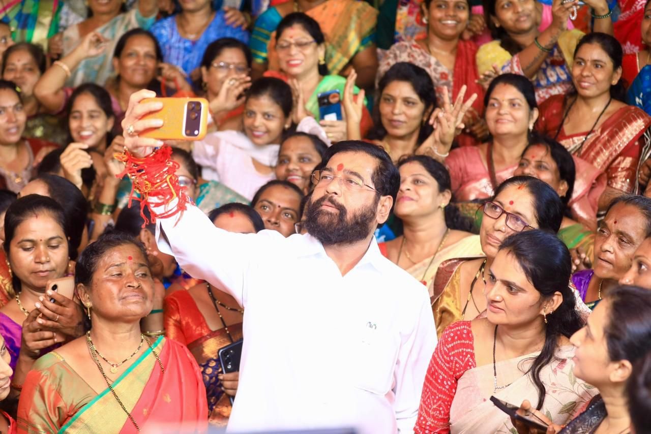 Eknath shinde :;राखीच्या धाग्यातून महिलांच्या सर्वांगीण विकासाचा शब्द – मुख्यमंत्री एकनाथ शिंदे यांची ग्वाही..माविम आणि उमेद संस्थेच्या ‘लाडक्या बहिणीं’सोबत नंदनवनमध्ये रक्षाबंधन;महिलांच्या प्रश्नांवर टप्प्याटप्प्याने निर्णय घेण्याचे शिंदेंचे आश्वासन!
