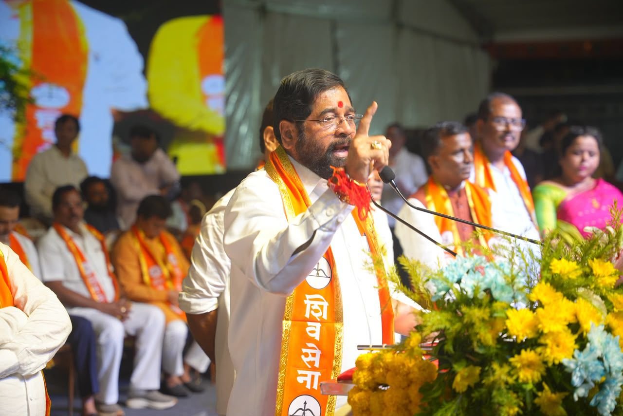 Boriwali : मराठीवर सक्ती नव्हे, भक्ती करणाऱ्या २० हजार रिक्षा-टॅक्सी चालकांचा गौरव…‘जन्मभूमी कुठलीही असो, कर्मभूमी महाराष्ट्र आहे; मराठी भाषा जोडणारी आहे’ – उपमुख्यमंत्री एकनाथ शिंदे….बोरिवलीत मराठी व्यवहार भाषा प्रशिक्षण प्रमाणपत्राचे उपमुख्यमंत्री एकनाथ शिंदेंच्या हस्ते वितरण!
