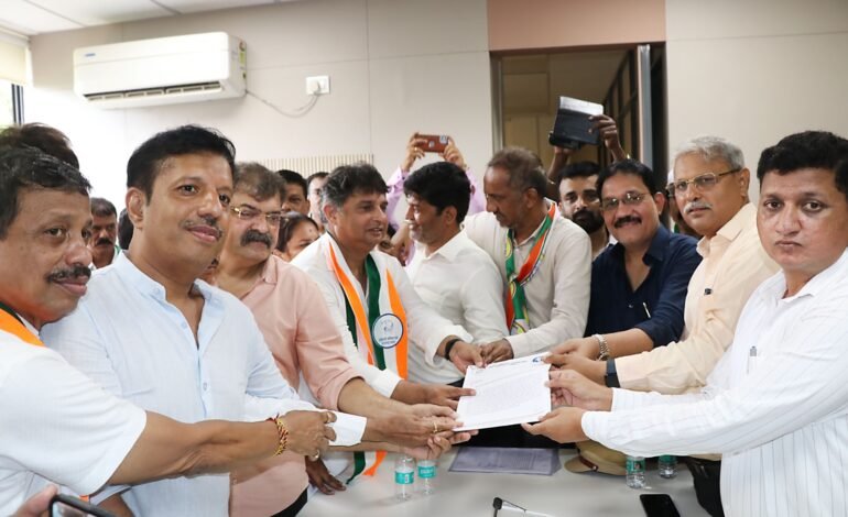 Thane: राष्ट्रवादी ( श.प) ची क्लस्टर कार्यालयावर धडक…क्लस्टर कंपनीला विरोध; हजारो ठाणेकरांचा मोर्चात सहभाग… ठाण्याचे वाटोळे करण्याची सुपारी कोणी घेतलीय- डाॅ.जितेंद्र आव्हाड; 130 कोटींची खैरात कोणावर केली? – मनोज प्रधान!
