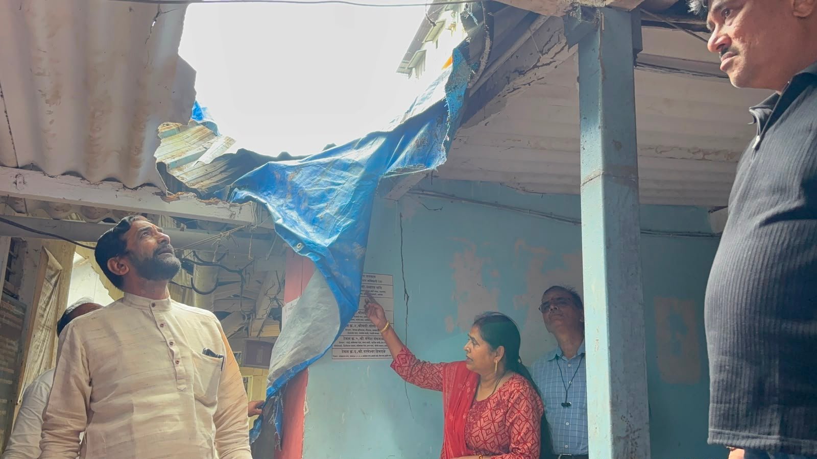 Thane: शिधावाटप कार्यालयावर झाडाच्या फांद्या पडून नुकसान..आमदार संजय केळकर यांची पाहणी!