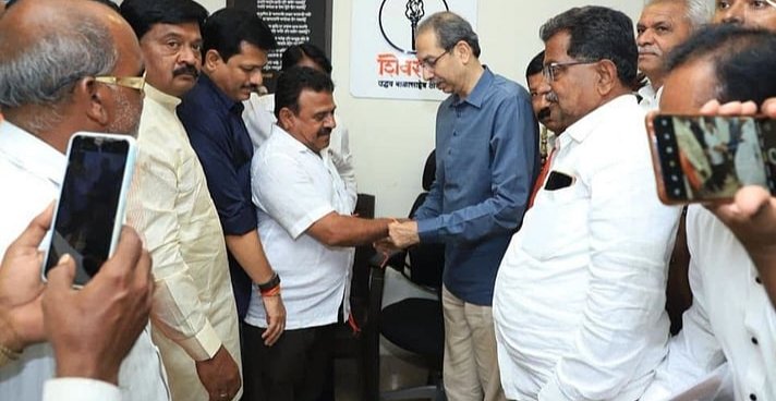 उद्धव ठाकरेंचा भाजप-राष्ट्रवादीला मोठा दणका.. शिंदेंच्या खासदारा विरोधात डाव टाकला, बड्या नेत्याला ठाकरे गटात एंट्री!