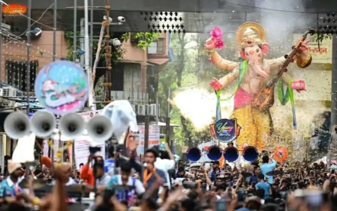Ganpati agman sohla: परळ-चिंचपोकळी भागात मिरवणुकीदरम्यान दोन गटात वाद: दगडफेकीनंतर पोलिसांचा हस्तक्षेप, परिस्थिती नियंत्रणात!