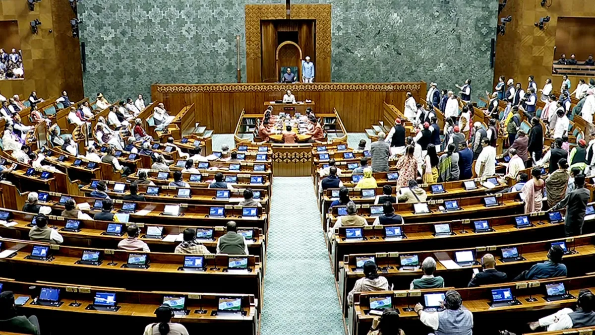 Loksabha: लोकसभेचे कामकाज अनिश्चित काळासाठी स्थगित; अधिवेशनाच्या शेवटच्या दिवशीही विरोधकांचा प्रचंड गोंधळ!