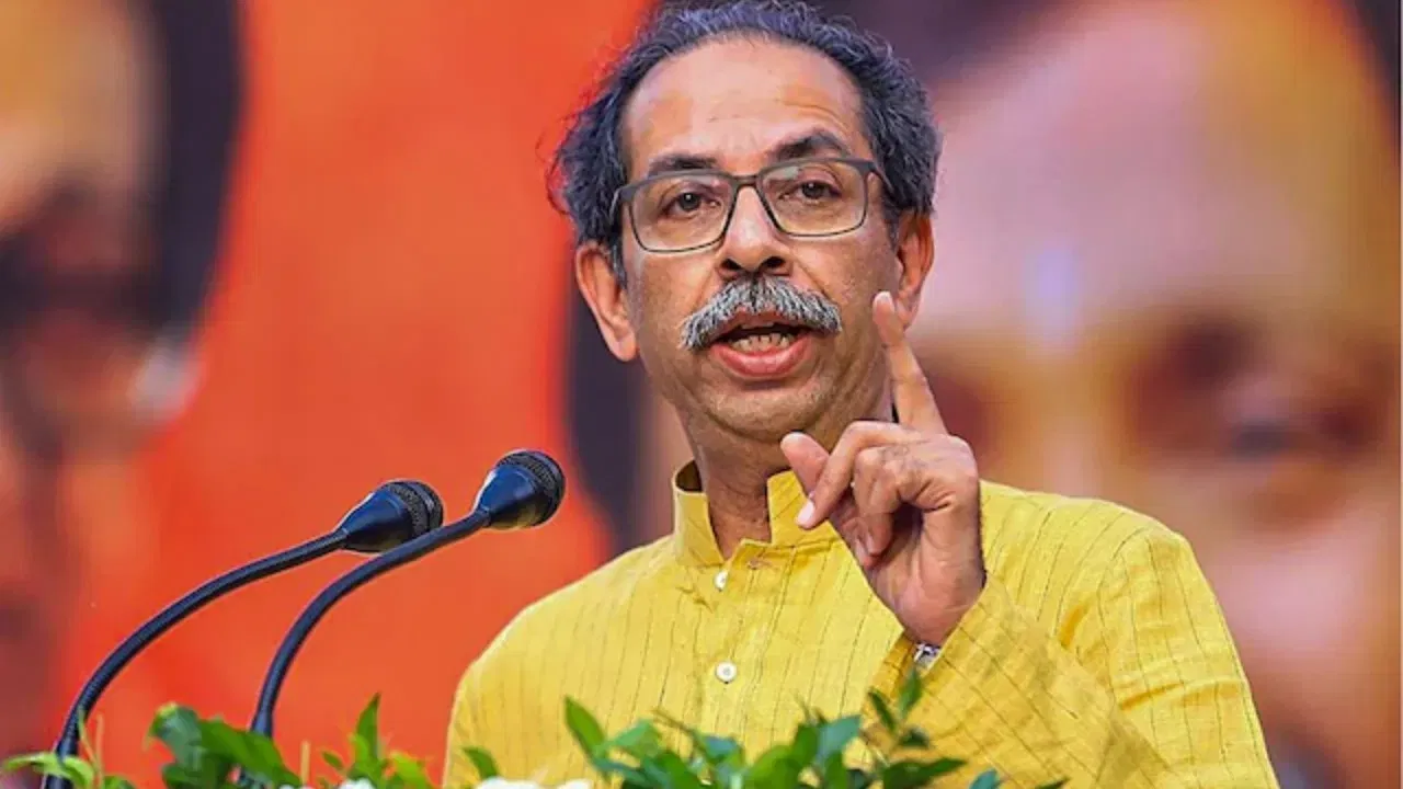 मोठा दावा..’धनुष्यबाण’ आमचाच राहणार; गरज पडल्यास चिन्ह गोठवले जाईल उद्धव ठाकरे!