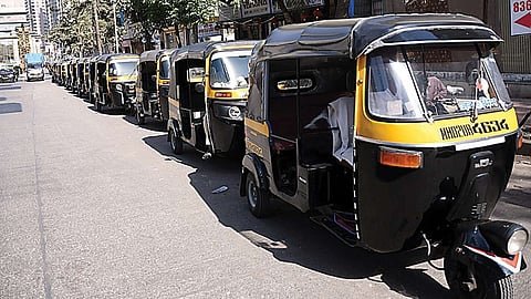 Auto Drivers strike : मराठी भाषेच्या सक्तीविरोधात मुंबईत रिक्षा-टॅक्सी चालकांचा ३ दिवसांचा संप; दंडाच्या कारवाईमुळे परप्रांतीय चालक आक्रमक!