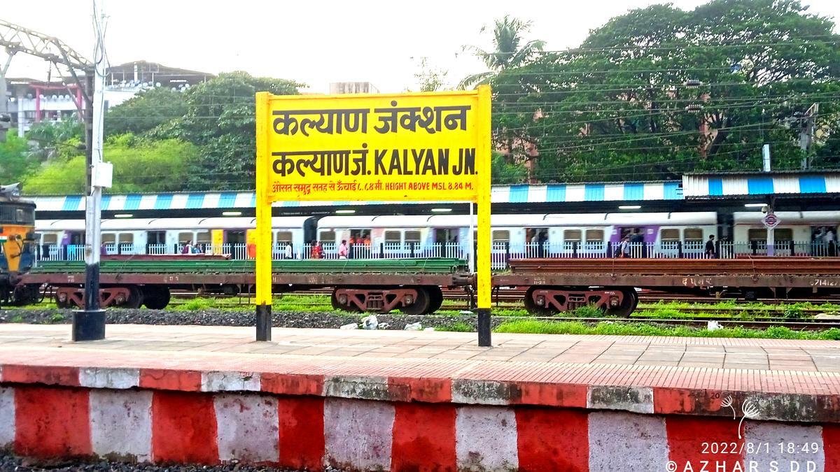 कल्याण रेल्वे स्थानक परिसरात युवकाला मारहाण; तृतीयपंथीयांचा व्हिडिओ व्हायरल!