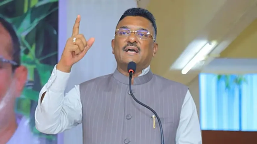 Pratap sarnaik: अमराठी रिक्षा-टॅक्सीचालकांसाठी मराठी भाषेची सक्ती कायम; १ वर्षाची मुदतवाढ दिल्यानंतर परिवहन मंत्र्यांचा कडक इशारा!