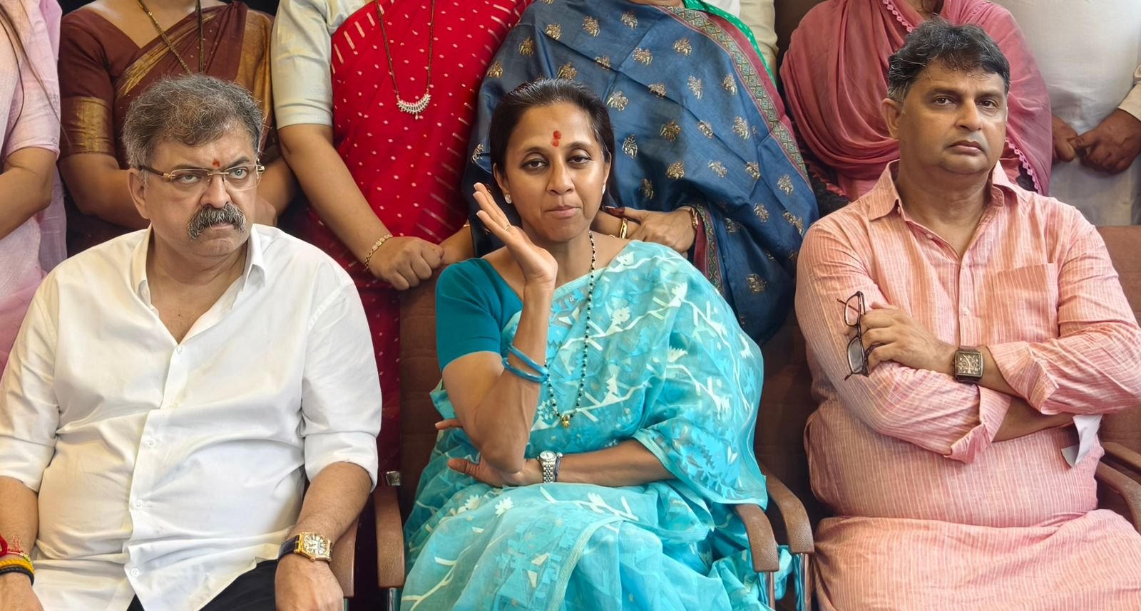 Supriya Sule : अमित ठाकरेंवर दोन तासांत गुन्हा, माझ्या भावाच्या मृत्यूप्रकरणी एफआयआर का नाही?’सुप्रिया सुळेंचा सरकारला थेट सवाल; ‘अजित पवार गेले, पण त्यांचे आमदार सत्तेची फळे चाखत आहेत – सुप्रिया सुळे!