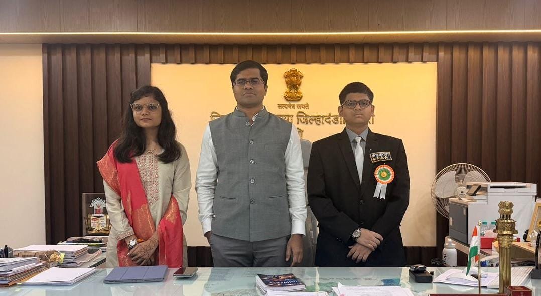 Thane: ठाणे जिल्ह्यातील चिमुरड्यांची अंतराळ संशोधनात गगनभरारी…सोहम साळवे आणि अदिती ठक्कर या ‘ज्युनिअर सायंटिस्ट’चे जिल्हाधिकारी डॉ. श्रीकृष्ण पांचाळ यांच्याकडून कौतुक!