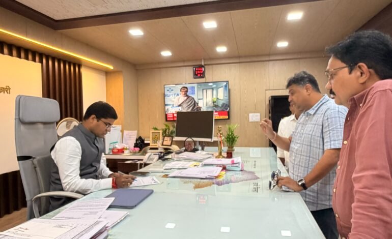 Thane: आतकोलीतील दगडखाणप्रकरणी गुन्हे दाखल करा…राष्ट्रवादी (श.प.) ची जिल्हाधिकाऱ्यांकडे मागणी; 12 हजार कोटींची राॅयल्टी चोरी… समृध्दी महामार्गासह पिसे धरणाला धोका … जलसाठादेखी  खालावला!