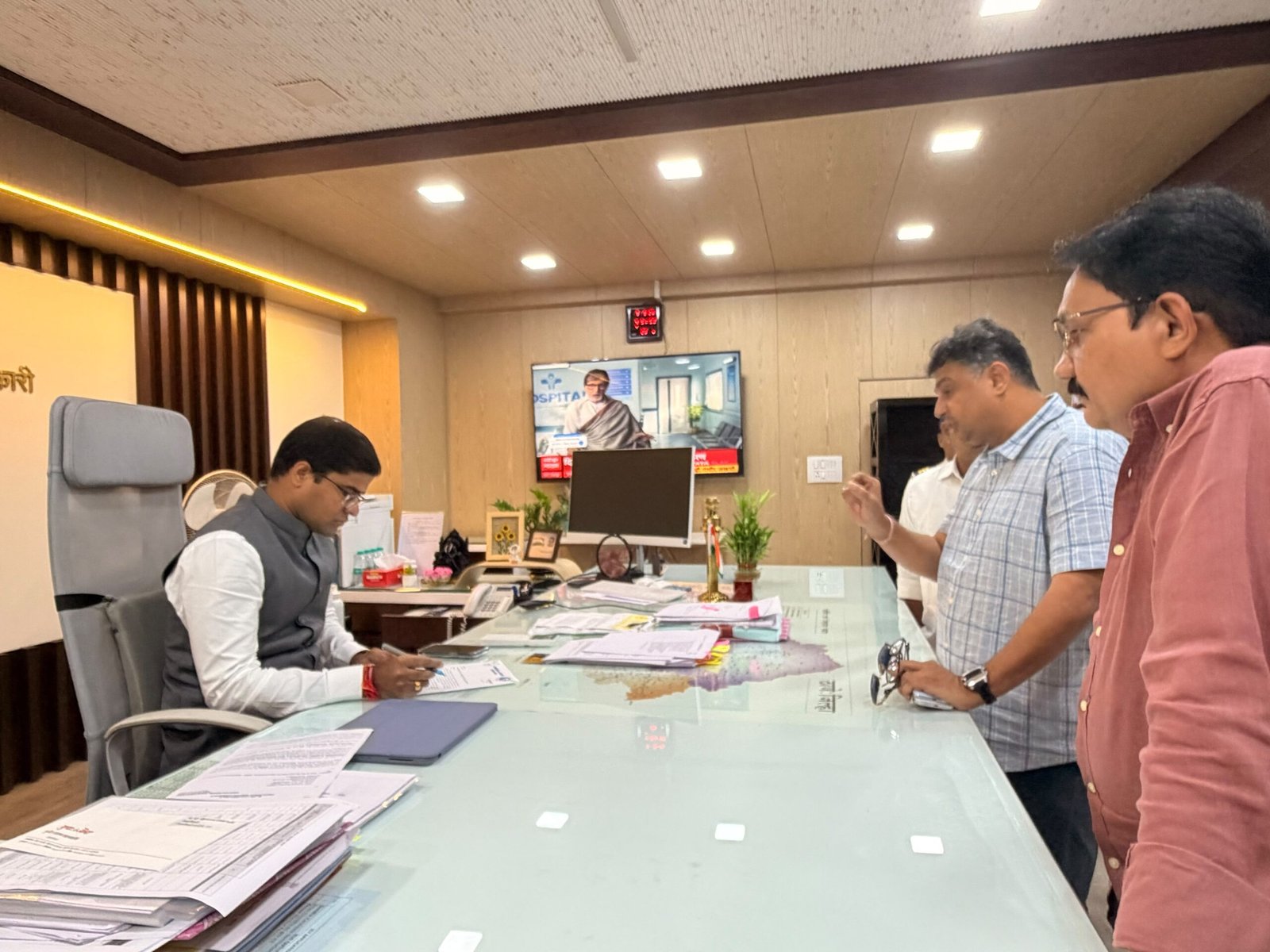 Thane: आतकोलीतील दगडखाणप्रकरणी गुन्हे दाखल करा…राष्ट्रवादी (श.प.) ची जिल्हाधिकाऱ्यांकडे मागणी; 12 हजार कोटींची राॅयल्टी चोरी… समृध्दी महामार्गासह पिसे धरणाला धोका … जलसाठादेखी  खालावला!