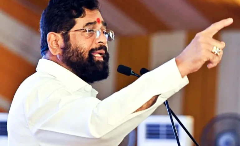 Eknath shinde: मुंबईत रेल्वेच्या जागेवर अनेक वर्षांपासून वास्तव्यास असलेल्या हजारो नागरिकांच्या पुनर्वसनाचा प्रश्न तातडीने सोडवण्याची मागणी…मुंबई-सावंतवाडी रेल्वे कोकणवासीयांच्या श्रद्धेला, आठवणींना आणि विकासाला नवा वेग देणारी जीवनवाहिनी;  मुंबई-सावंतवाडी विशेष रेल्वे सेवेचा रेल्वेमंत्री अश्विनी वैष्णव यांच्या ऑनलाइन उपस्थितीत उपमुख्यमंत्री एकनाथ शिंदे यांच्या हस्ते शुभारंभ!