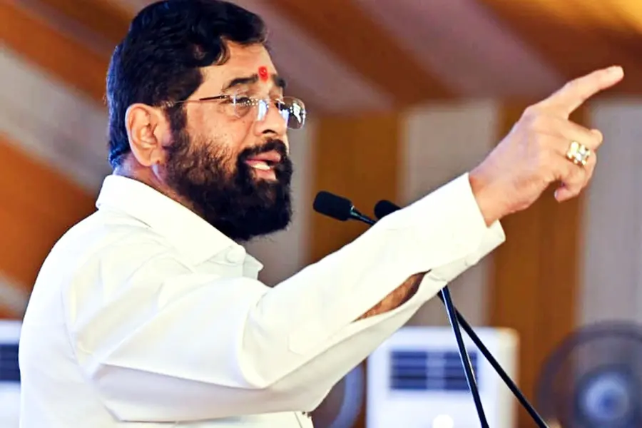 Eknath shinde: मुंबईत रेल्वेच्या जागेवर अनेक वर्षांपासून वास्तव्यास असलेल्या हजारो नागरिकांच्या पुनर्वसनाचा प्रश्न तातडीने सोडवण्याची मागणी…मुंबई-सावंतवाडी रेल्वे कोकणवासीयांच्या श्रद्धेला, आठवणींना आणि विकासाला नवा वेग देणारी जीवनवाहिनी;  मुंबई-सावंतवाडी विशेष रेल्वे सेवेचा रेल्वेमंत्री अश्विनी वैष्णव यांच्या ऑनलाइन उपस्थितीत उपमुख्यमंत्री एकनाथ शिंदे यांच्या हस्ते शुभारंभ!