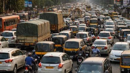 Mumbai Traffic Jam: सलग सुट्टी आणि वाहतूक निर्बंधांमुळे मुंबईत जागोजागी वाहतूक कोंडी!